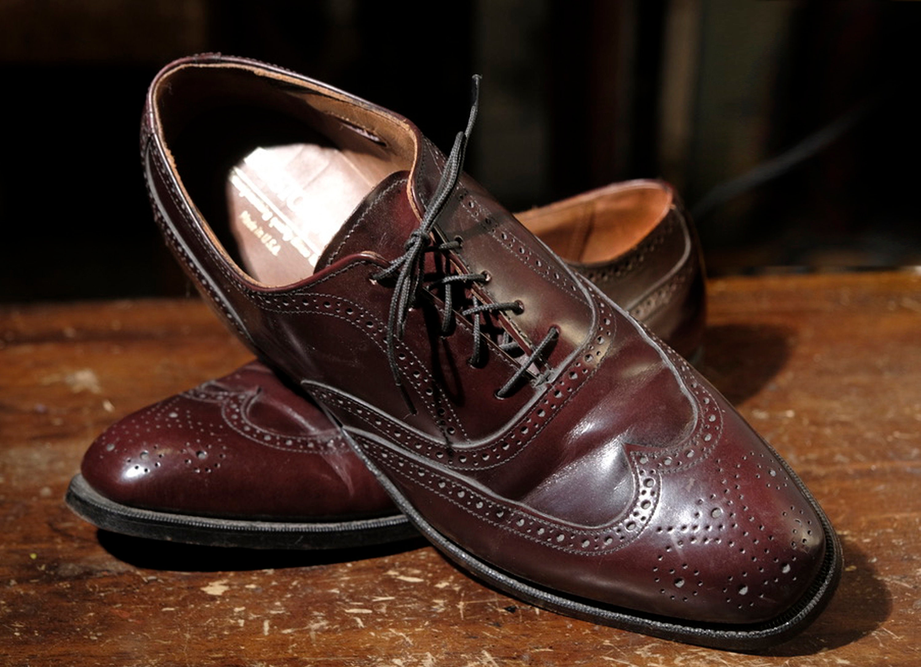 Bostonian Burgundy Wingtip Oxfords Foot Saver Full Leather  display picture 1