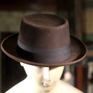 Vintage 1950&#39;s Champ Brown Felt Pork Pie Fedora Hat Size Small for Man or Woman Stingy Brim
