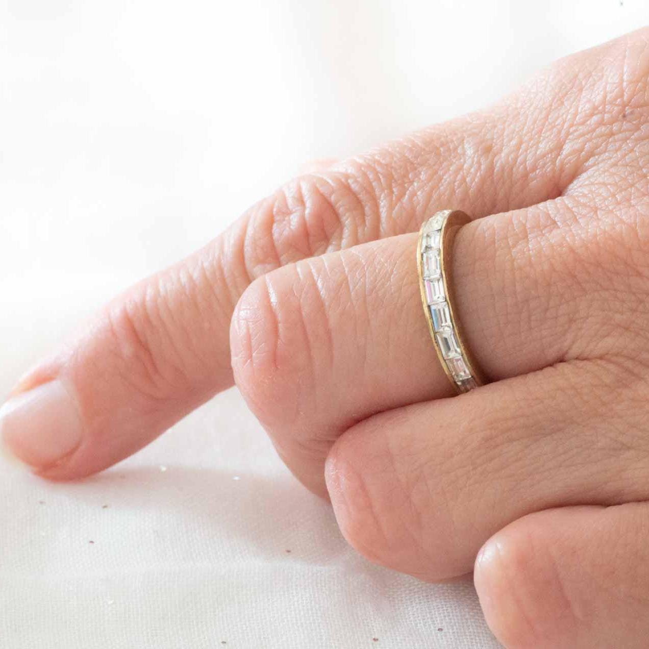 L Annulaire Gauche A Quel Main Met Ton La Bague De Fiancaille