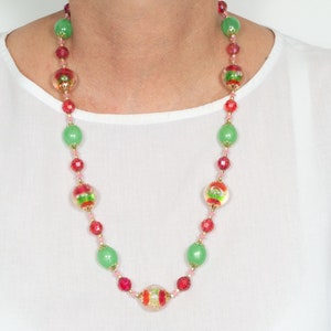HONG KONG 60s necklace red and green beads multicolor