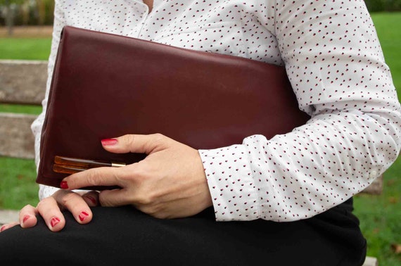 Italian vintage 70's burgundy leather clutch bag … - image 9