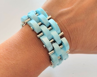 Vintage 60s light blu lucite bracelet for women