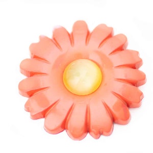 Spilla vintage anni '80 fiore in resina color arancione immagine 2