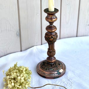 Vintage Franse koperen kandelaar: cottage-chic tafeldecor