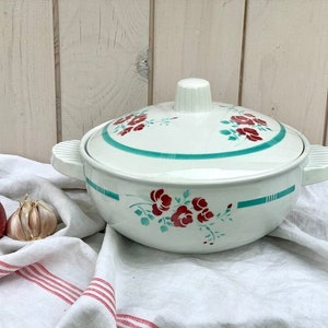 French Mid Century retro soupiere tureen, white, red and turquoise floral design, pretty romantic tableware, cottage chic home decor France