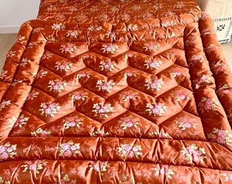 Stunning 2 pce set French Mid century handstitched wool filled quilt + eiderdown, embroidered satin and cotton, romantic bedroom in VGC