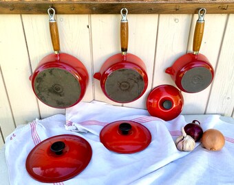 LE CREUSET 3 French vintage enamelled cast iron saucepans 14 18 20 with lids & wooden handles, pouring spouts, NOS rustic farm kitchen