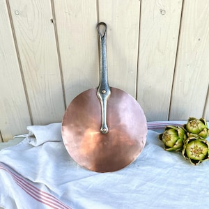 Poêle en cuivre eDheillerin : batterie de cuisine française vintage