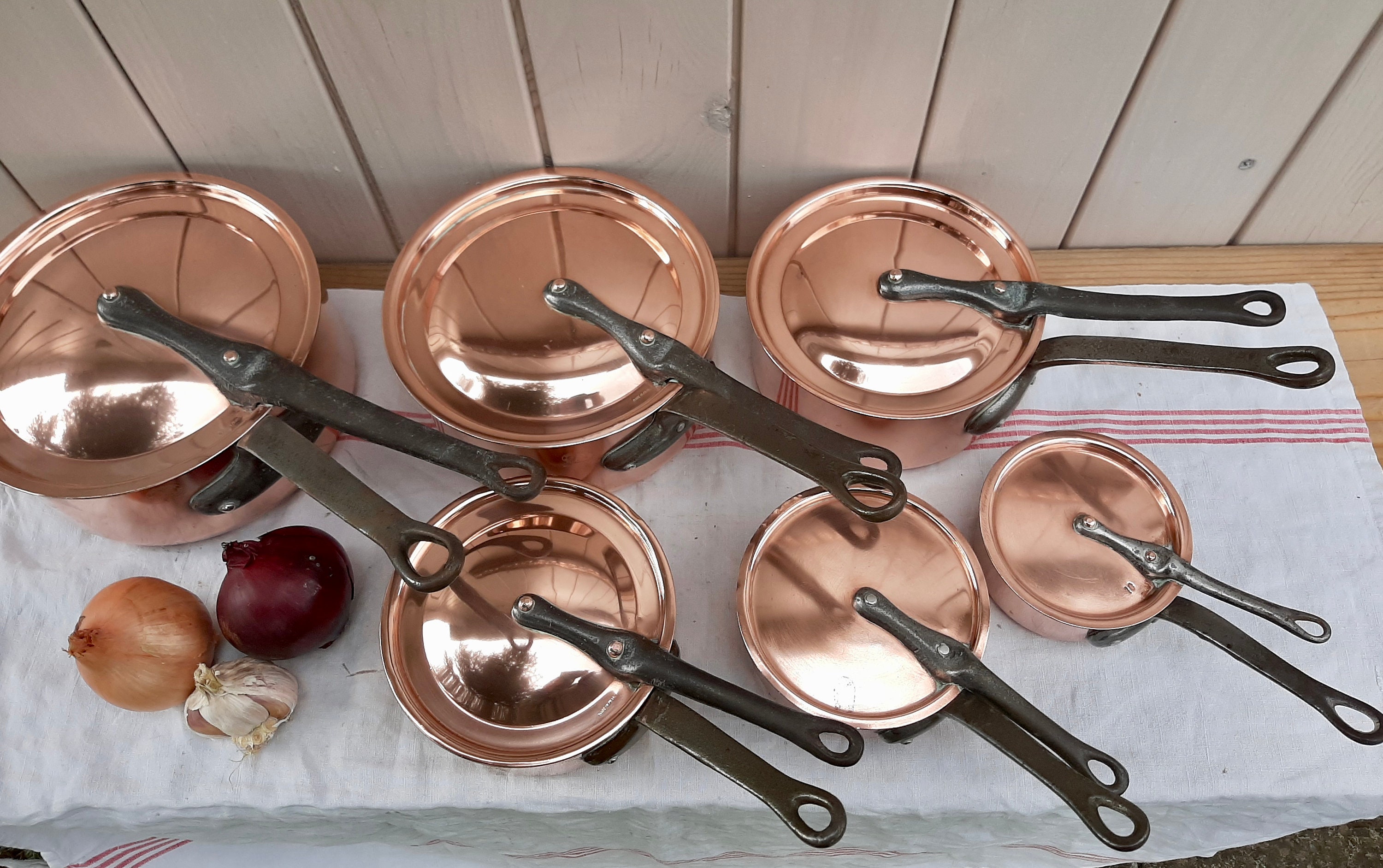 Rare Français Casseroles en Cuivre Vintage de 1, 2 mm avec Couvercles Assortis, Ensemble 12 Pièces F