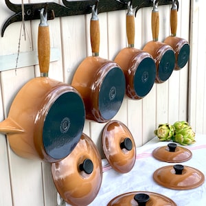 LE CREUSET 5 French vintage enamelled cast iron saucepans with lids, wooden handles, pouring spouts, rustic country farm kitchen cookware
