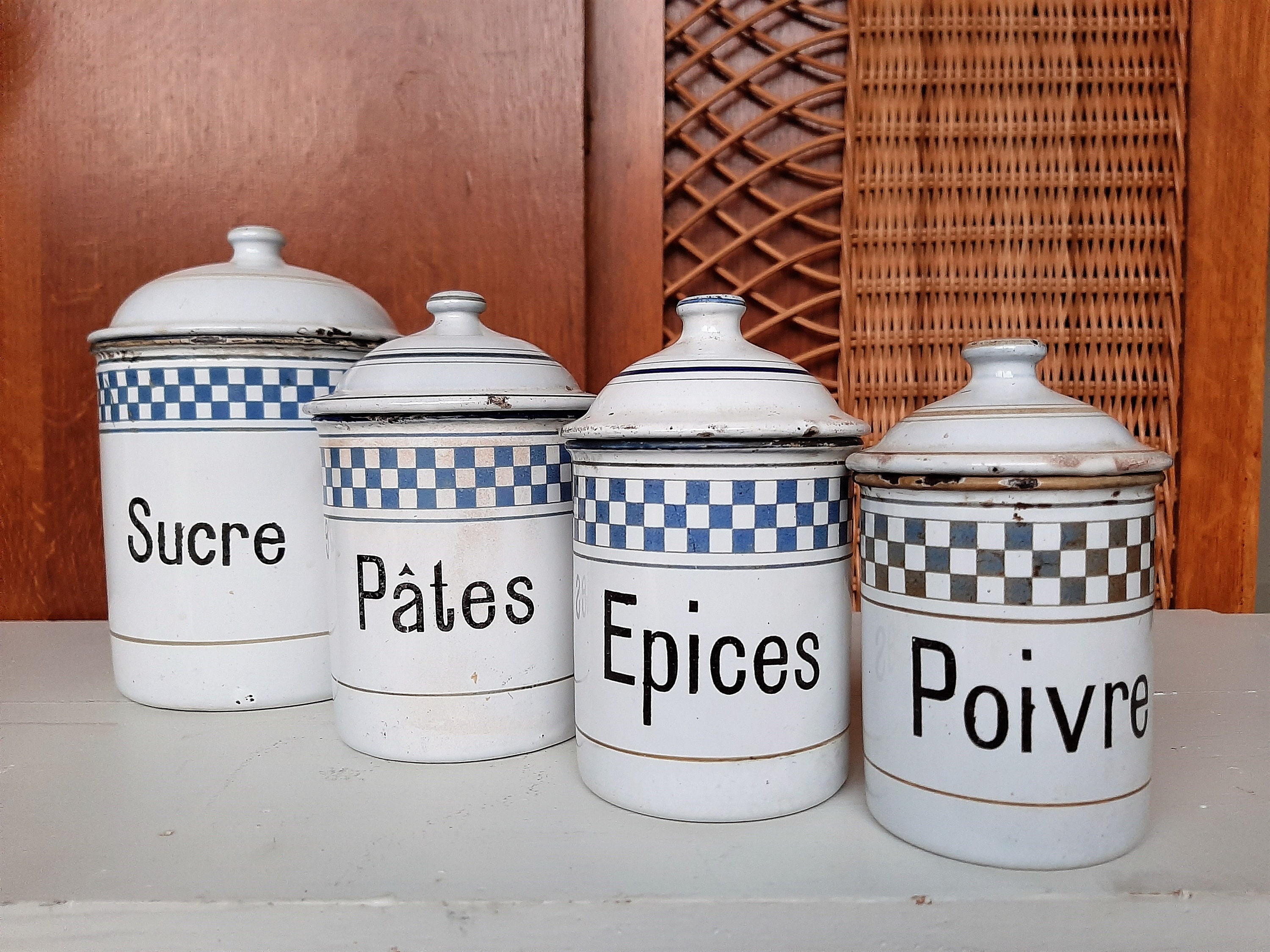 Ensemble de Quatre Français Cuisine Nidification d'émail Cru, Pots Stockage Blancs et Bleus Contrôle