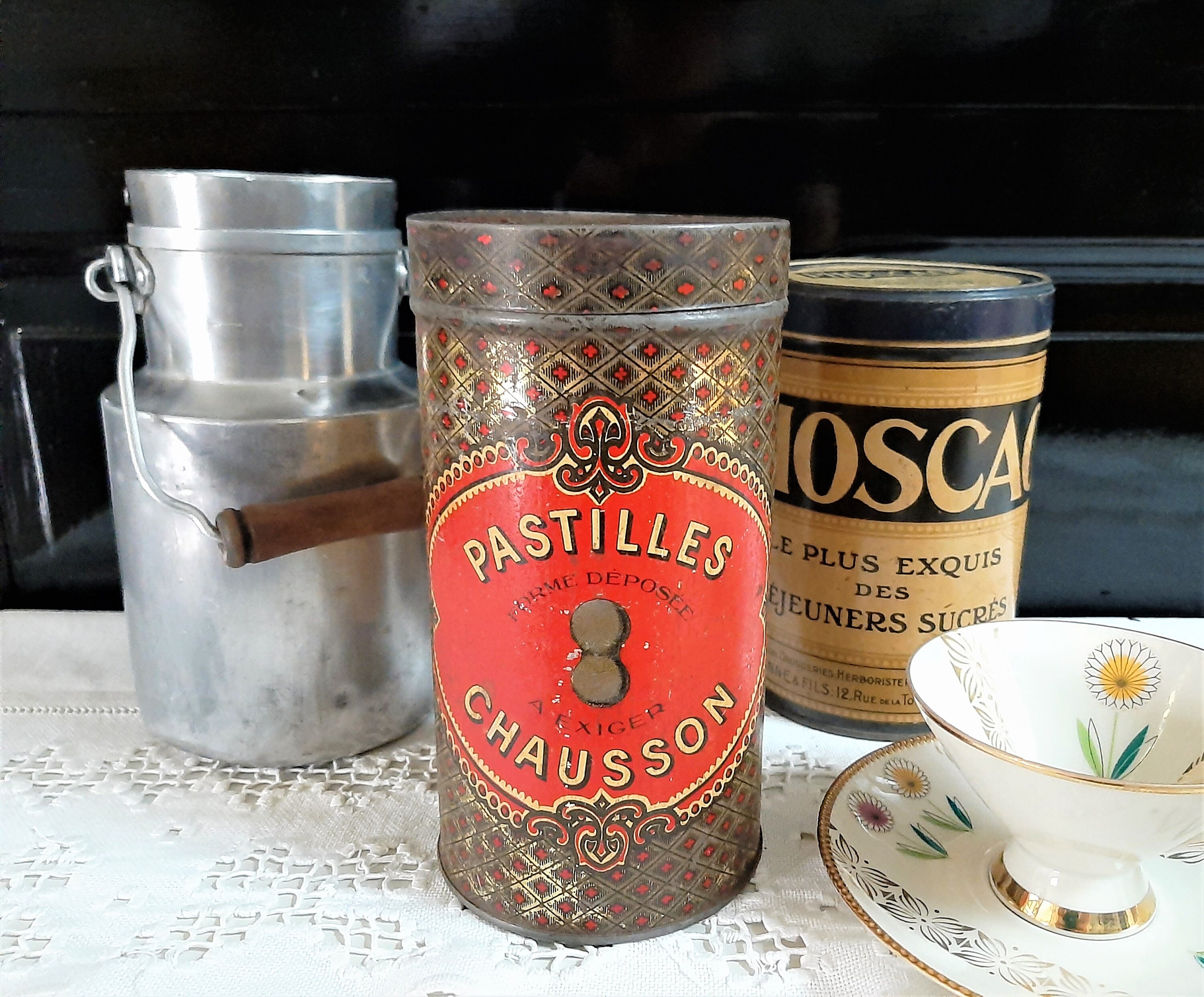 Antiquité Français'étain Rouge et Or 8 X 4, Pastilles Chausson, Décor Vintage Des Années 1930, Art D