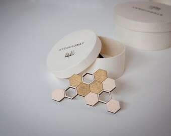 Beehive wooden brooch, gold & salmon-pink, honeycomb, laser cut wood, handpainted with acrylic colors