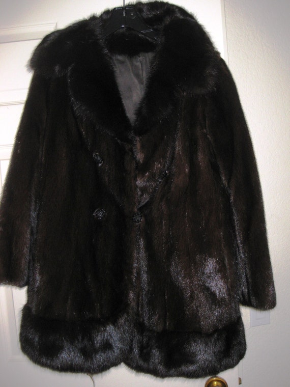 Beautiful mink jacket with fox collar or blond min
