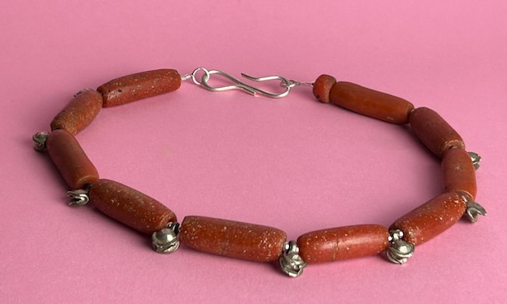 Halskette alte Glasperlen Westafrika, alte Silberanhänger Afghanistan, Ethno Design Schmuck