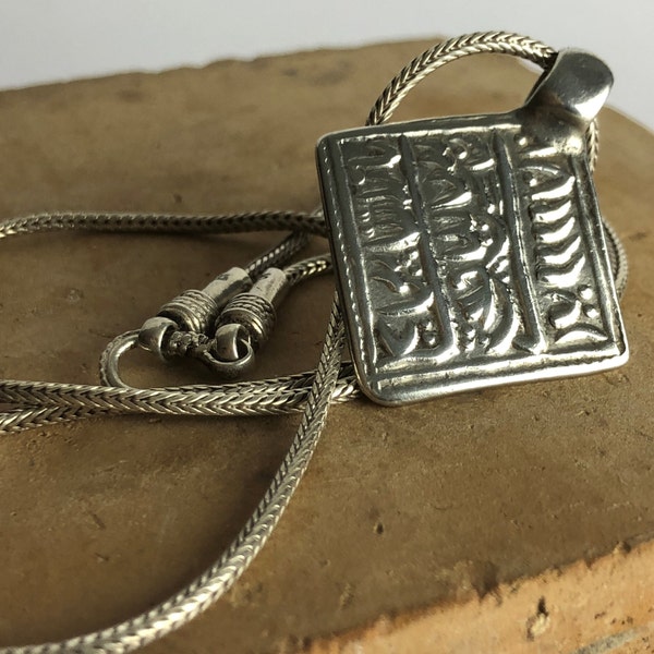 Kette  Silber Schlangenkette  alter Silberanhänger  massiv Silber  Schriftzeichen