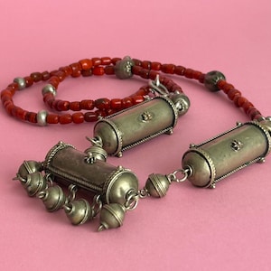 Halskette Ethno Kette mit antiken Glasperlen, altem marokkanischem Silber und Sterlingsilber