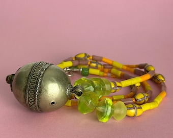 Halskette antike Glas Perlen, böhmische Vaseline Glasperlen, Sterlingsilber, alte afghanische Metallperle, Ethno Design Schmuck