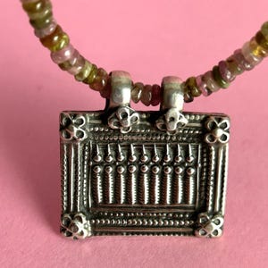Halskette sehr altes Silberamulett    indische Gottheiten   Turmalin     Ethno Stil Schmuck  Unikat