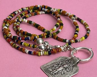 Halskette antike Glasperlen, altes Silberamulett Indien, Sterlingsilber, Ethno Halskette