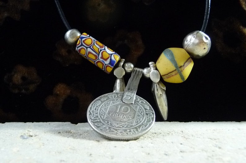 Kette Antike venezianische Handelsperlen Lederkette mit raren Handelsperlen King Beads Millefiori