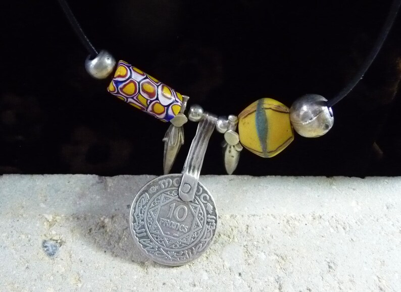 Kette Antike venezianische Handelsperlen Lederkette mit raren Handelsperlen King Beads Millefiori