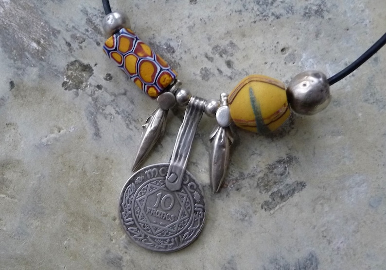 Kette Antike venezianische Handelsperlen Lederkette mit raren Handelsperlen King Beads Millefiori