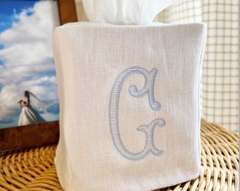 Monogrambroderat linnepappersasköverdrag, personlig badrumsdekor, monogramerat linnepappersasköverdrag, unik hemgåva