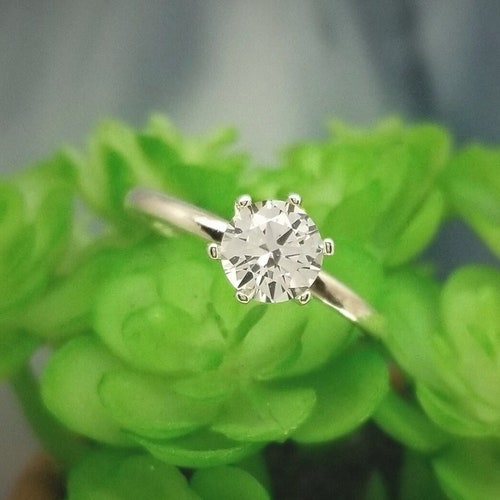 Bague de fiançailles solitaire en argent à 6 griffes saphir blanc