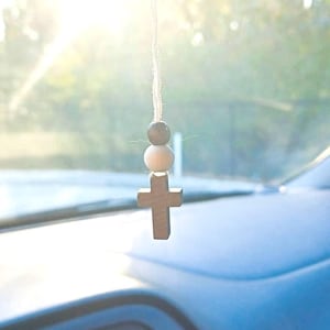 Holz Kreuz Auto Anhänger: Christ Rückspiegel Aufhänger, Diffusor für ätherisches Öl