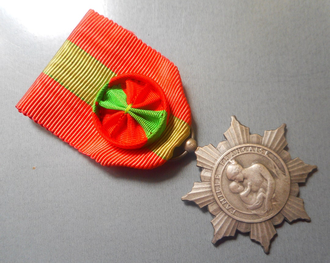 Old French Medal the Motherhood Medal silver Grade. Awarded for Mothers