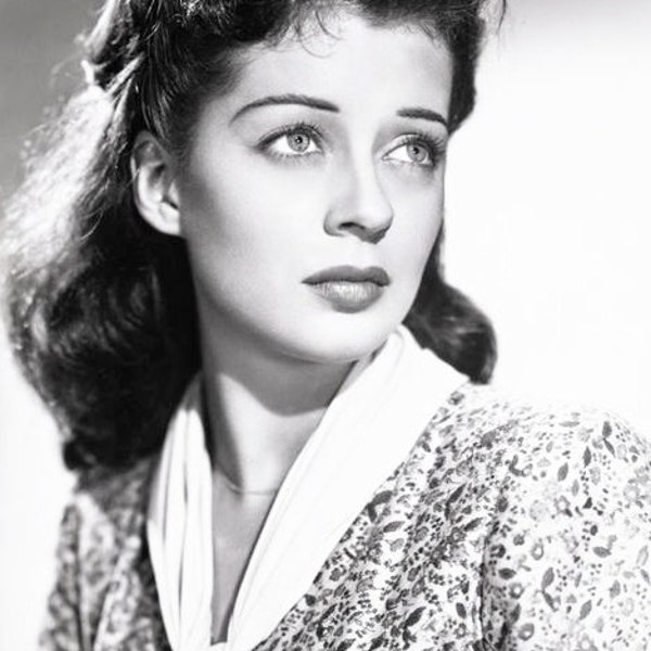 Reproduced Studio Publicity Photograph of  the Beautiful American Film Actress of the 1950s Gail Russell. Postcard Size 6 x 4 .