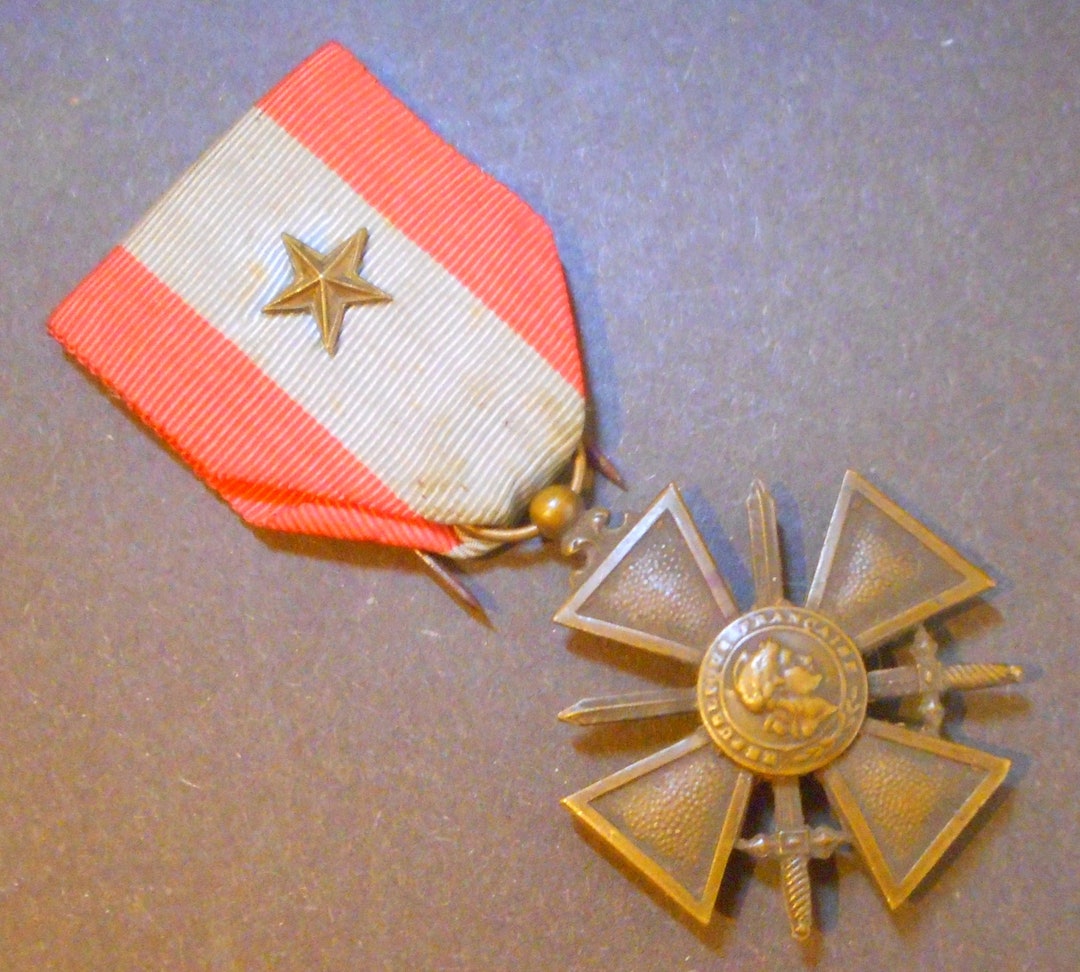 Original 1920s Period French Bravery Medal Theatre Operations Exteriour
