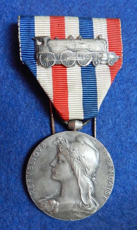Image of 1926 Named & Dated French Railways Long Service Medal. | Train Crew Type With Engine On Ribbon