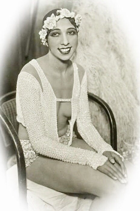 Image of 1930S Period Reproduced Vignette Style Photograph Of Beautiful American Born Burlesque Entertainer & Film Star, Josephine Baker