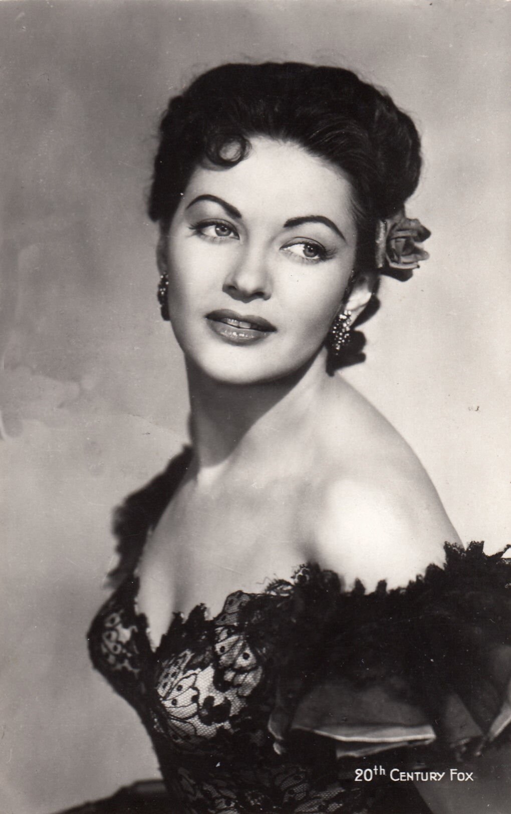 Ивонна барр. Ивонн годо в молодости. Ивонн годо побег. Ивонн годо. Ивонн де карло.