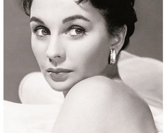 Reproduction d'une photographie en noir et blanc de la ravissante actrice britannique Jean Simmons