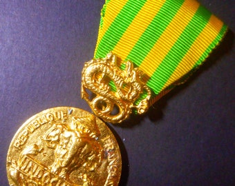 Médaille de la campagne militaire française du Vietnam (Indochine) de 1945 à 1954. Superbe état.