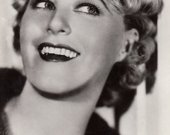 Carte postale d’époque des années 1940 Photographie en noir et blanc de la chanteuse américaine et star de cinéma Grace Moore