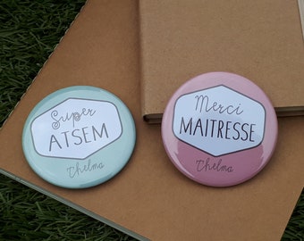 Super ATSEM et Merci Maîtresse - 2 Magnets 56mm - Personnalisable Vert d'eau et Vieux Rose