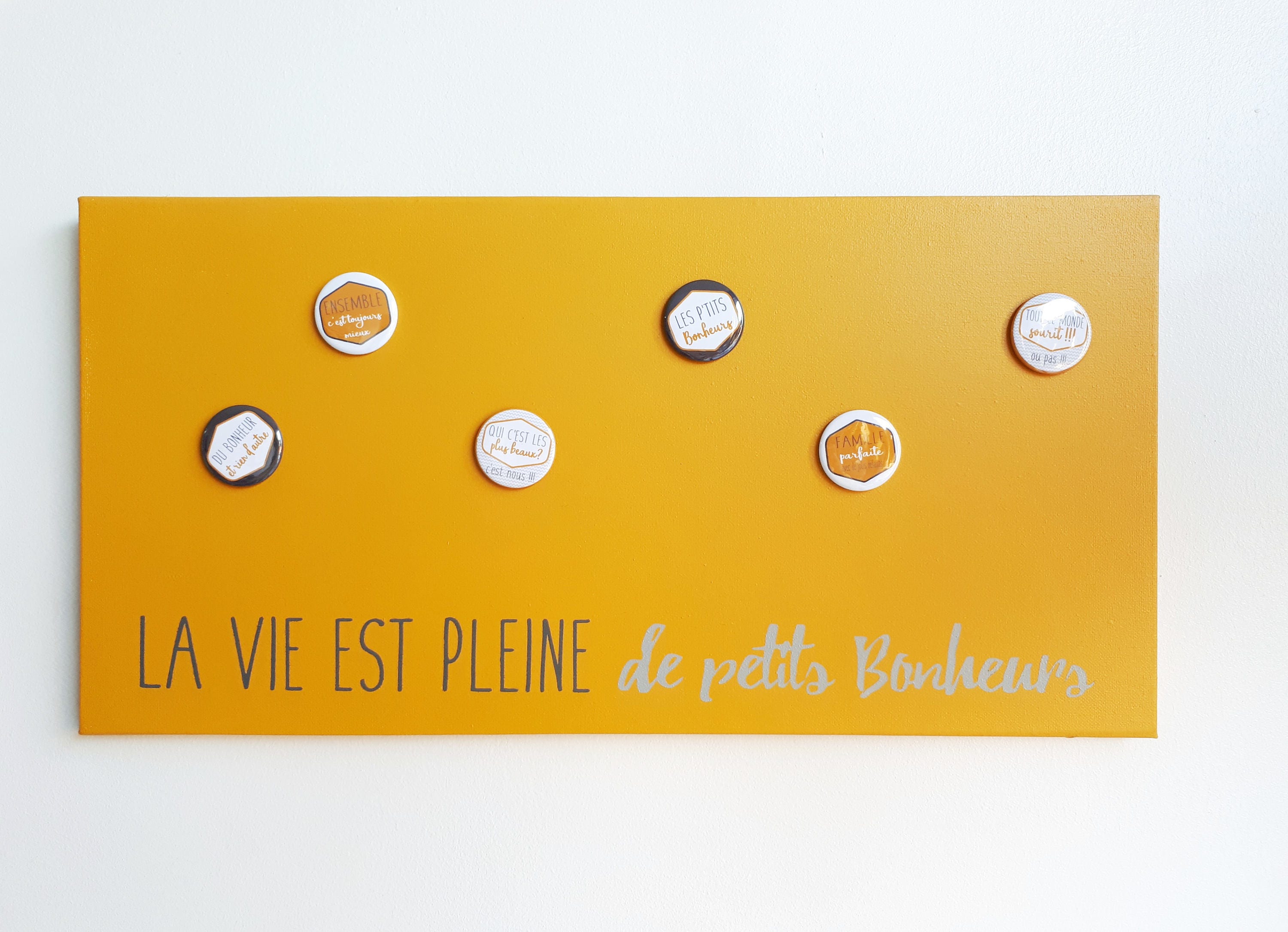 Pêle-Mêle Magnétique 25x50 Jaune Moutarde et Gris - La Vie Est Pleine de P'tits Bonheurs