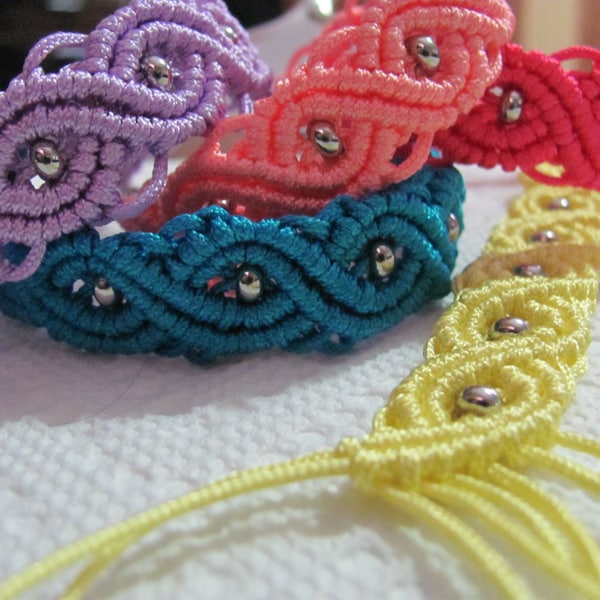 Micro Macrame Eternal Wave Bracelet Tutorial. Easy to Follow Instructions.