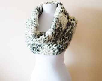 Circle Scarf, Creamy gray scarf, Handknitted Loop scarf, Lool scarf, Acrylic scarf, Thick loopscarf, Winter accessories infinity beige scarf