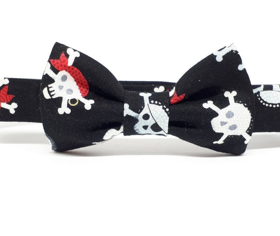 Skull & Crossbones Halloween Terri's Dog Collar handmade adjustable sparkly fabr