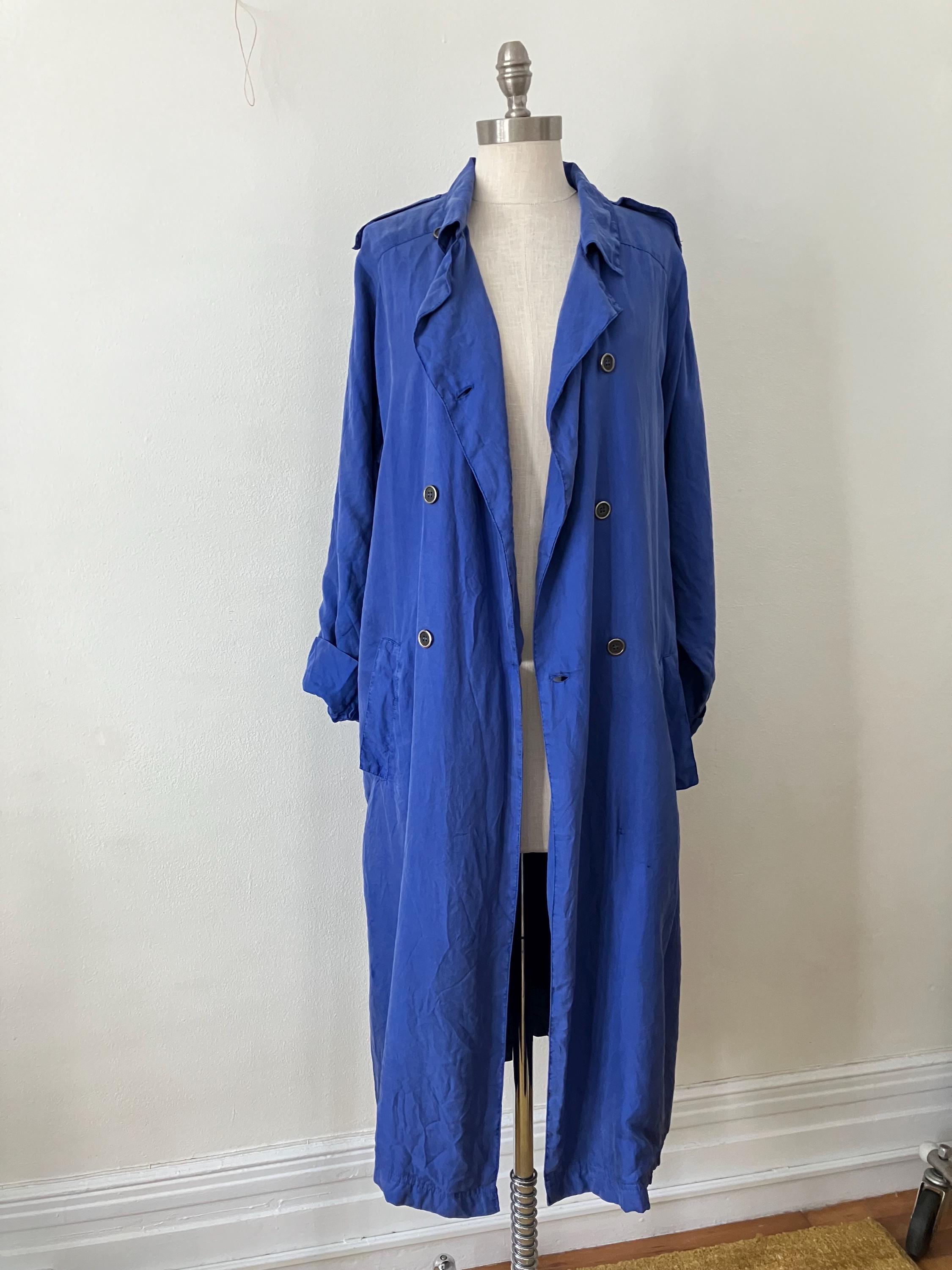 新品　deres weightlessness silk trench coat A NAIMA SILK FEEL BELTED TRANSITION TRENCH COAT IN GOLD – ELK NY