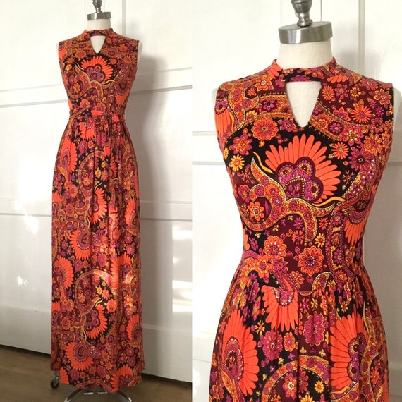 1960s-70s Paisley Maxi with Keyhole Neckline - image 1