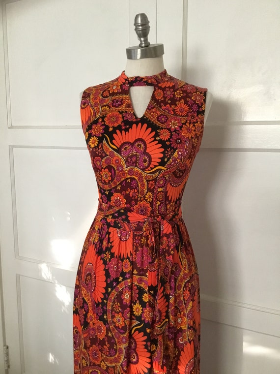 1960s-70s Paisley Maxi with Keyhole Neckline - image 3