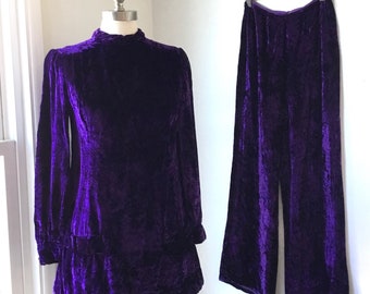 1960s-70s I. Magnin Violet Crushed Velvet Pant Suit  XS Set