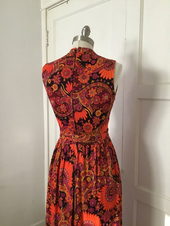 1960s-70s Paisley Maxi with Keyhole Neckline - image 8