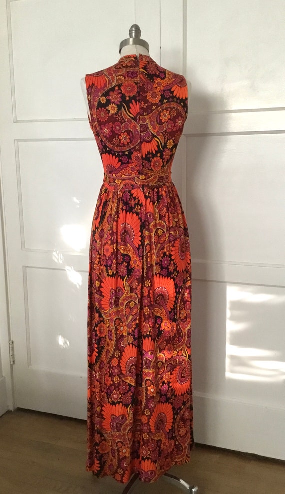 1960s-70s Paisley Maxi with Keyhole Neckline - image 7